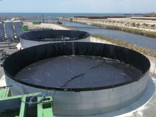 Due vasche prefabbricate in acciaio